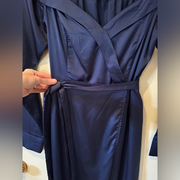 Blue satin off the shoulders dress pretty little thing size small - Picture 4 of 7